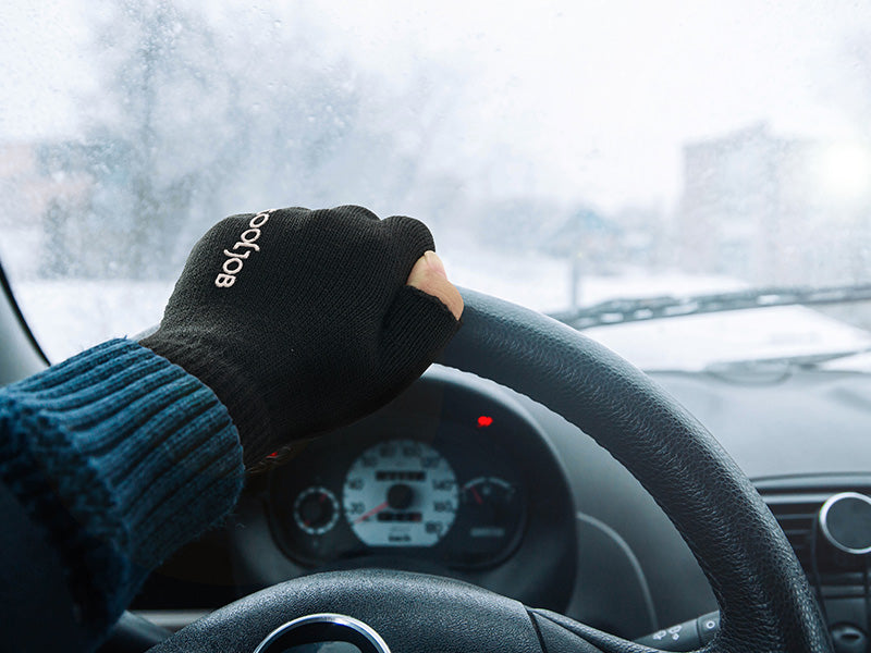 Winter Driving Safety: How to Choose the Right Gloves Behind the Wheel